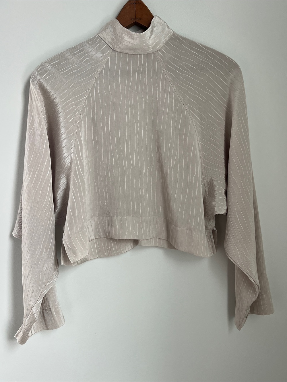 H&M | Light Beige Pleated Mock Neck Dolman Sleeve Blouse Size XS